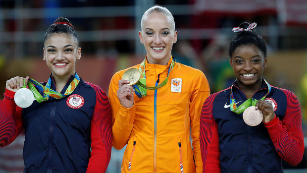laurie-hernandez-simone-biles-beam-final-rio-olympics.jpg